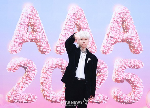 Siêu thảm đỏ AAA 2025: "Công chúa" Jang Won Young so kè visual Yoona - IU, Park Bo Gum hóa "bạch mã hoàng tử"- Ảnh 53. Siêu thảm đỏ AAA 2025: "Công chúa" Jang Won Young so kè visual Yoona - IU, Park Bo Gum hóa "bạch mã hoàng tử"- Ảnh 53.