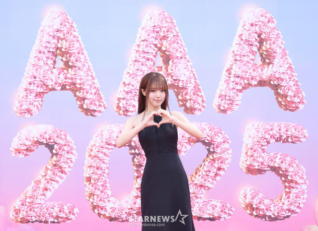 Siêu thảm đỏ AAA 2025: "Công chúa" Jang Won Young so kè visual Yoona - IU, Park Bo Gum hóa "bạch mã hoàng tử"- Ảnh 36. Siêu thảm đỏ AAA 2025: "Công chúa" Jang Won Young so kè visual Yoona - IU, Park Bo Gum hóa "bạch mã hoàng tử"- Ảnh 36.