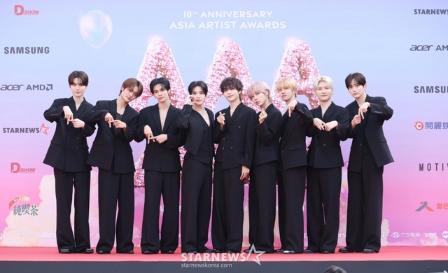 Siêu thảm đỏ AAA 2025: "Công chúa" Jang Won Young so kè visual Yoona - IU, Park Bo Gum hóa "bạch mã hoàng tử"- Ảnh 41. Siêu thảm đỏ AAA 2025: "Công chúa" Jang Won Young so kè visual Yoona - IU, Park Bo Gum hóa "bạch mã hoàng tử"- Ảnh 41.