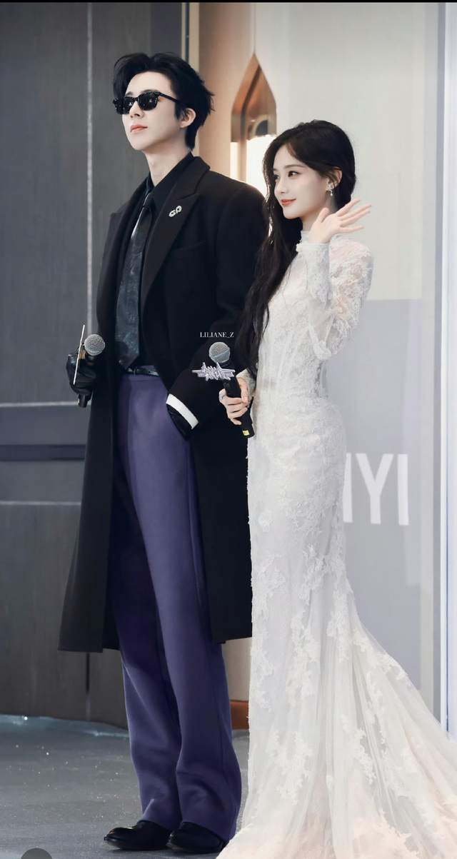 Cặp đôi "đại ca xã hội đen và cô vợ nhỏ" đang gây sốt MXH: Nhà gái đẹp gì mà đẹp dữ vậy- Ảnh 1. Cặp đôi "đại ca xã hội đen và cô vợ nhỏ" đang gây sốt MXH: Nhà gái đẹp gì mà đẹp dữ vậy- Ảnh 1.