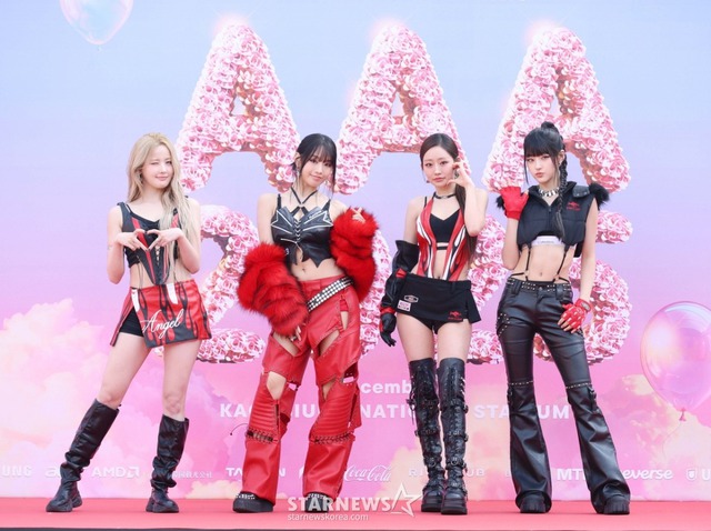 Siêu thảm đỏ AAA 2025: "Công chúa" Jang Won Young so kè visual Yoona - IU, Park Bo Gum hóa "bạch mã hoàng tử"- Ảnh 32. Siêu thảm đỏ AAA 2025: "Công chúa" Jang Won Young so kè visual Yoona - IU, Park Bo Gum hóa "bạch mã hoàng tử"- Ảnh 32.