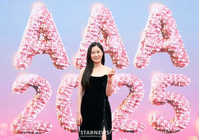 Siêu thảm đỏ AAA 2025: "Công chúa" Jang Won Young so kè visual Yoona - IU, Park Bo Gum hóa "bạch mã hoàng tử"- Ảnh 46. Siêu thảm đỏ AAA 2025: "Công chúa" Jang Won Young so kè visual Yoona - IU, Park Bo Gum hóa "bạch mã hoàng tử"- Ảnh 46.
