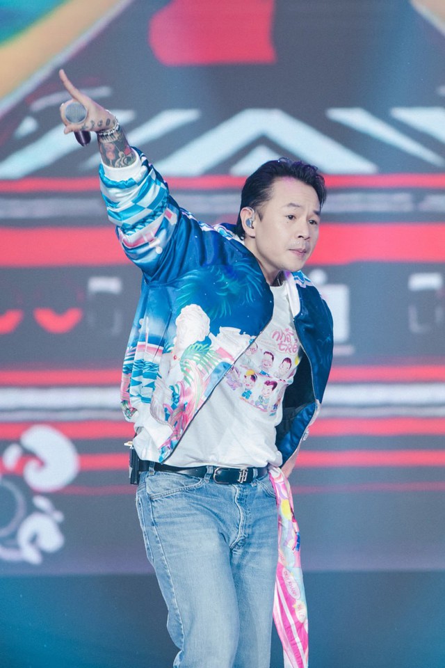 Phát hiện “mỹ nhân” khiến Binz mất tập trung, hoảng hốt không thể rap nổi!- Ảnh 9. Phát hiện “mỹ nhân” khiến Binz mất tập trung, hoảng hốt không thể rap nổi!- Ảnh 9.