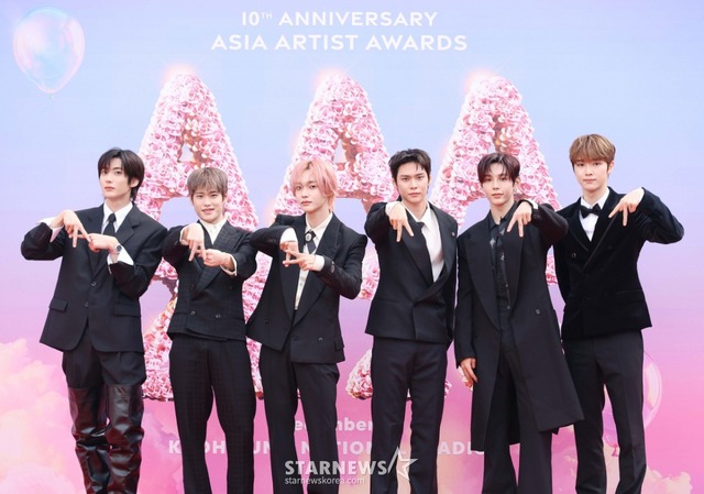 Siêu thảm đỏ AAA 2025: "Công chúa" Jang Won Young so kè visual Yoona - IU, Park Bo Gum hóa "bạch mã hoàng tử"- Ảnh 40. Siêu thảm đỏ AAA 2025: "Công chúa" Jang Won Young so kè visual Yoona - IU, Park Bo Gum hóa "bạch mã hoàng tử"- Ảnh 40.