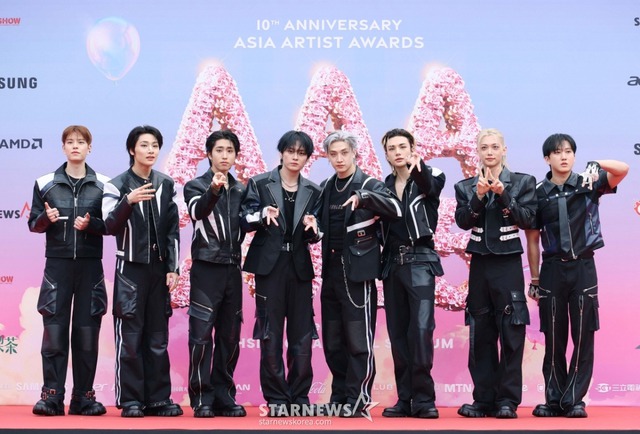 Siêu thảm đỏ AAA 2025: "Công chúa" Jang Won Young so kè visual Yoona - IU, Park Bo Gum hóa "bạch mã hoàng tử"- Ảnh 38. Siêu thảm đỏ AAA 2025: "Công chúa" Jang Won Young so kè visual Yoona - IU, Park Bo Gum hóa "bạch mã hoàng tử"- Ảnh 38.