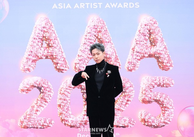 Siêu thảm đỏ AAA 2025: "Công chúa" Jang Won Young so kè visual Yoona - IU, Park Bo Gum hóa "bạch mã hoàng tử"- Ảnh 49. Siêu thảm đỏ AAA 2025: "Công chúa" Jang Won Young so kè visual Yoona - IU, Park Bo Gum hóa "bạch mã hoàng tử"- Ảnh 49.