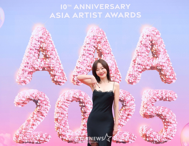 Siêu thảm đỏ AAA 2025: "Công chúa" Jang Won Young so kè visual Yoona - IU, Park Bo Gum hóa "bạch mã hoàng tử"- Ảnh 47. Siêu thảm đỏ AAA 2025: "Công chúa" Jang Won Young so kè visual Yoona - IU, Park Bo Gum hóa "bạch mã hoàng tử"- Ảnh 47.