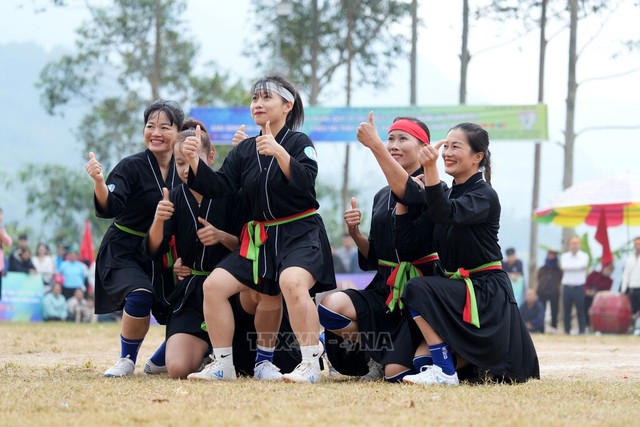 Giải bóng đá dễ thương số 1 thế giới: Khi các cô gái tự hào mặc trang phục dân tộc ra sân thi đấu- Ảnh 6.