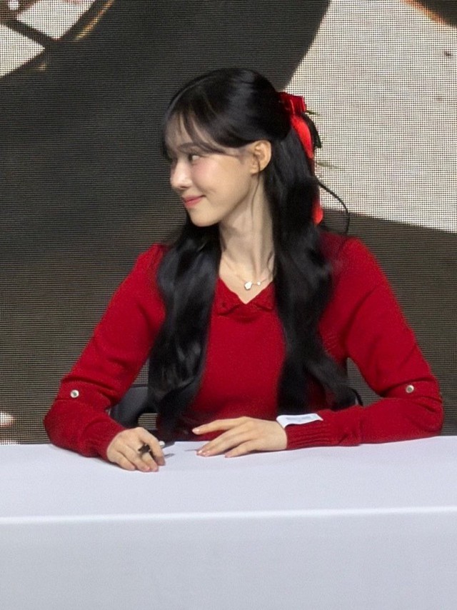 Công chúa băng giá lộ diện hậu lộ tin hẹn hò đỉnh lưu toàn cầu, 1 nụ cười bóc trần "tâm cơ"- Ảnh 2. Công chúa băng giá lộ diện hậu lộ tin hẹn hò đỉnh lưu toàn cầu, 1 nụ cười bóc trần "tâm cơ"- Ảnh 2.