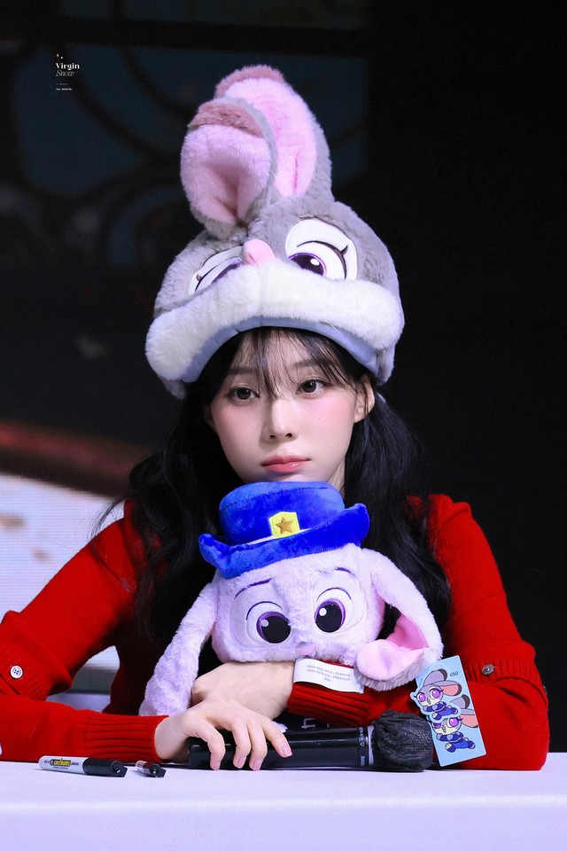 Công chúa băng giá lộ diện hậu lộ tin hẹn hò đỉnh lưu toàn cầu, 1 nụ cười bóc trần "tâm cơ"- Ảnh 1. Công chúa băng giá lộ diện hậu lộ tin hẹn hò đỉnh lưu toàn cầu, 1 nụ cười bóc trần "tâm cơ"- Ảnh 1.