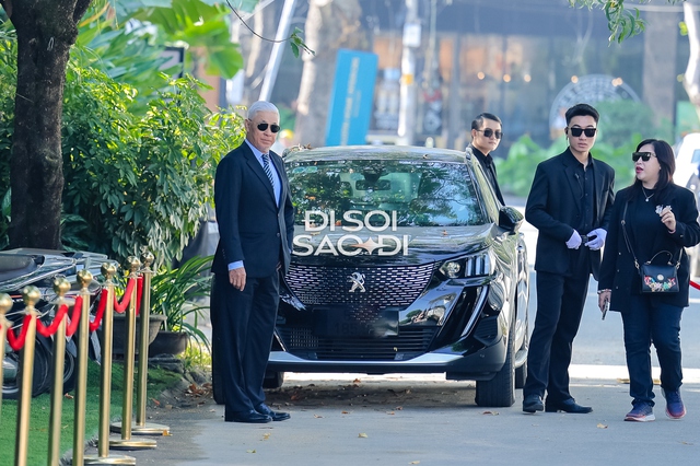 Vệ sĩ "ruột" của Mỹ Tâm dẫn đầu đội an ninh trong đám cưới con gái tỷ phú Johnathan Hạnh Nguyễn- Ảnh 2. Vệ sĩ "ruột" của Mỹ Tâm dẫn đầu đội an ninh trong đám cưới con gái tỷ phú Johnathan Hạnh Nguyễn- Ảnh 2.