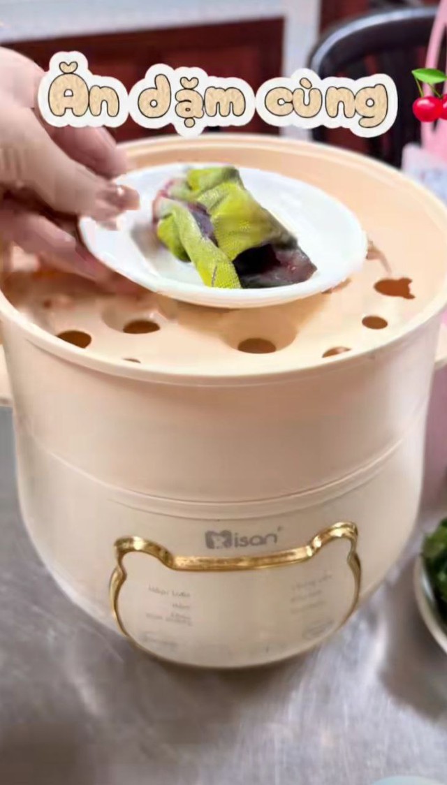 Sợ xanh mặt với thực đơn ăn dặm của 1 mẹ bỉm: Nấu cháo cho con bằng thịt... kỳ nhông- Ảnh 4. Sợ xanh mặt với thực đơn ăn dặm của 1 mẹ bỉm: Nấu cháo cho con bằng thịt... kỳ nhông- Ảnh 4.