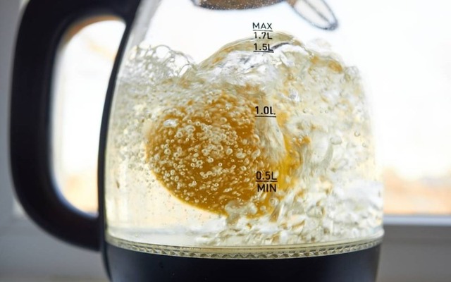 Cả đời dùng ấm siêu tốc, ai cũng nghĩ nó vô hại: Nào ngờ tiềm ẩn 4 rủi ro đe dọa sức khỏe- Ảnh 5. Cả đời dùng ấm siêu tốc, ai cũng nghĩ nó vô hại: Nào ngờ tiềm ẩn 4 rủi ro đe dọa sức khỏe- Ảnh 5.