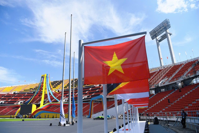 Độc đáo khai mạc SEA Games 33: Lộ màn biểu diễn mô tô nước bùng nổ, khung cảnh sân 50 nghìn chỗ gây choáng- Ảnh 12. Độc đáo khai mạc SEA Games 33: Lộ màn biểu diễn mô tô nước bùng nổ, khung cảnh sân 50 nghìn chỗ gây choáng- Ảnh 12.