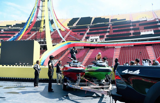 Độc đáo khai mạc SEA Games 33: Lộ màn biểu diễn mô tô nước bùng nổ, khung cảnh sân 50 nghìn chỗ gây choáng- Ảnh 5. Độc đáo khai mạc SEA Games 33: Lộ màn biểu diễn mô tô nước bùng nổ, khung cảnh sân 50 nghìn chỗ gây choáng- Ảnh 5.