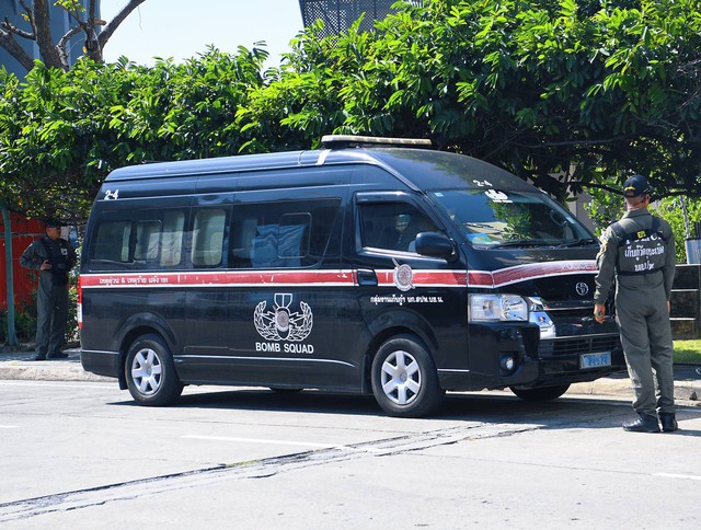 Cận cảnh xe dò bom mìn xuất hiện tại SVĐ Rajamangala trước giờ lễ khai mạc SEA Games 33- Ảnh 2. Cận cảnh xe dò bom mìn xuất hiện tại SVĐ Rajamangala trước giờ lễ khai mạc SEA Games 33- Ảnh 2.