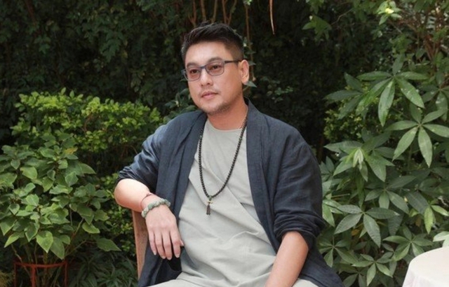 Nam ca sĩ J. tái xuất hút ngay 35 triệu view, chiếm Top 1 Trending từ trong nước đến quốc tế- Ảnh 5. Nam ca sĩ J. tái xuất hút ngay 35 triệu view, chiếm Top 1 Trending từ trong nước đến quốc tế- Ảnh 5.