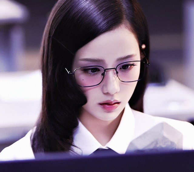Jisoo (BLACKPINK) tương tác bí ẩn với nam tài tử quyến rũ nhất xứ Hàn, lột xác thành "girl phố" phóng siêu xe gây sốc- Ảnh 6.