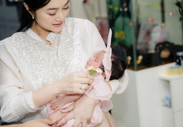 Sao nữ Vbiz hé lộ thông tin về chồng giấu mặt, đã lên kế hoạch có con thứ 2- Ảnh 3. Sao nữ Vbiz hé lộ thông tin về chồng giấu mặt, đã lên kế hoạch có con thứ 2- Ảnh 3.