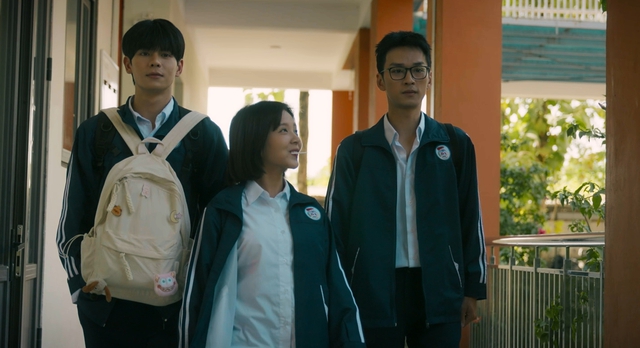 Vì sao "Cha tôi người ở lại" gây tranh cãi ngay tập 1, "Đàm Tùng Vận bản Việt" diễn xuất thế nào?- Ảnh 1. Vì sao "Cha tôi người ở lại" gây tranh cãi ngay tập 1, "Đàm Tùng Vận bản Việt" diễn xuất thế nào?- Ảnh 1.