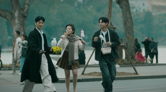 Vì sao "Cha tôi người ở lại" gây tranh cãi ngay tập 1, "Đàm Tùng Vận bản Việt" diễn xuất thế nào?- Ảnh 3. Vì sao "Cha tôi người ở lại" gây tranh cãi ngay tập 1, "Đàm Tùng Vận bản Việt" diễn xuất thế nào?- Ảnh 3.