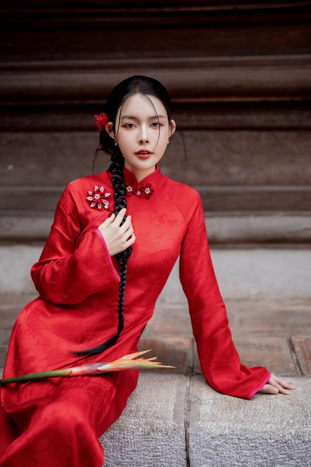 Văn Thanh vừa khoe ảnh nắm tay nàng hotgirl sexy, giàu có, liền có luôn thông báo gây xôn xao- Ảnh 3.