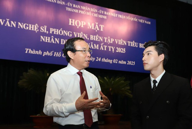 HIEUTHUHAI và Thùy Tiên xuất hiện ở buổi họp mặt văn nghệ sĩ, khoảnh khắc gấp đôi visual là đây!- Ảnh 8.