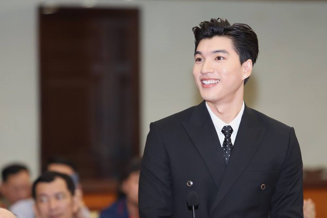 HIEUTHUHAI và Thùy Tiên xuất hiện ở buổi họp mặt văn nghệ sĩ, khoảnh khắc gấp đôi visual là đây!- Ảnh 7.