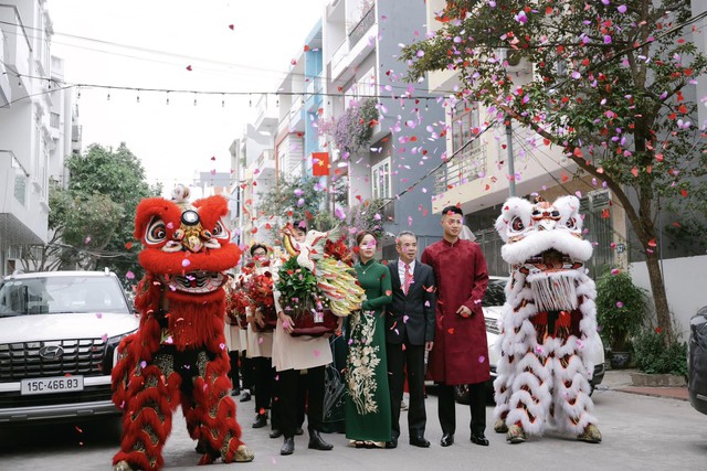 Ảnh nét căng ăn hỏi thủ môn Văn Toản:Dàn xe rước dâu "khủng", đàng gái nhà to nhất phố gia thế không phải vừa- Ảnh 2.