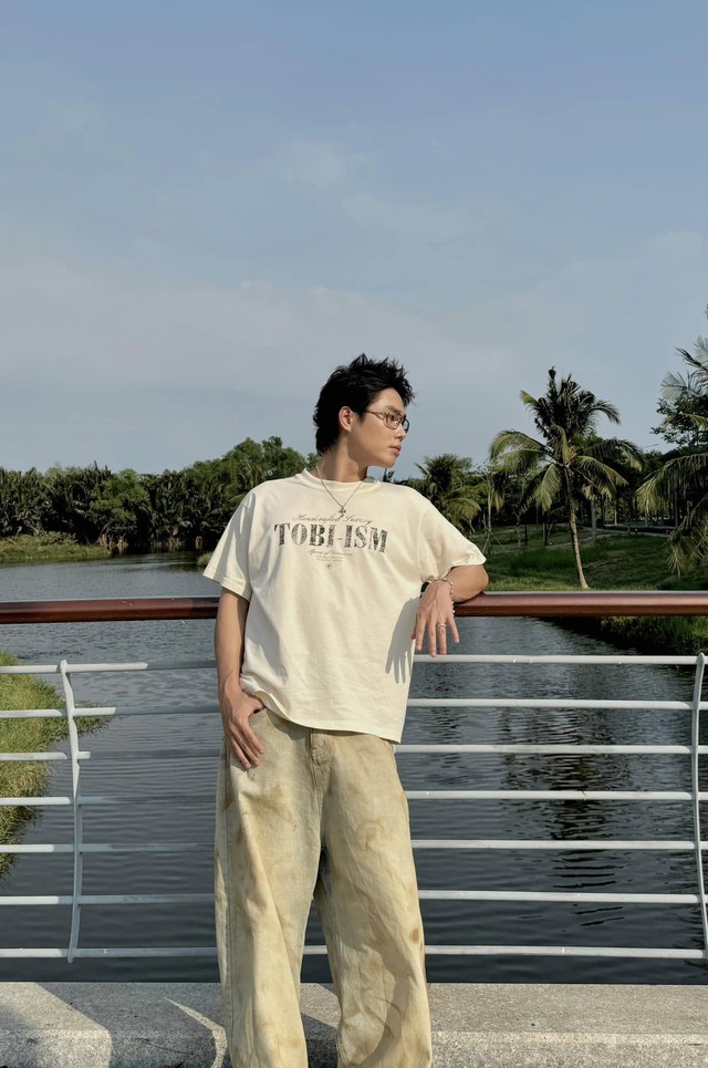Phát hiện 1 đôi chị - em Vbiz lệch 6 tuổi hẹn hò bí mật, 2 bức ảnh lọt ống kính nói lên tất cả- Ảnh 3. Phát hiện 1 đôi chị - em Vbiz lệch 6 tuổi hẹn hò bí mật, 2 bức ảnh lọt ống kính nói lên tất cả- Ảnh 3.
