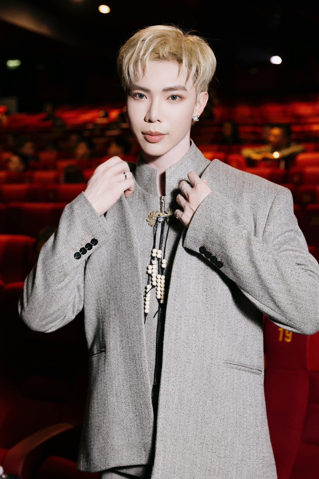 Erik “mất nhiệt” và cú lội ngược dòng ngoạn mục của “hoàng tử ballad”- Ảnh 1. Erik “mất nhiệt” và cú lội ngược dòng ngoạn mục của “hoàng tử ballad”- Ảnh 1.