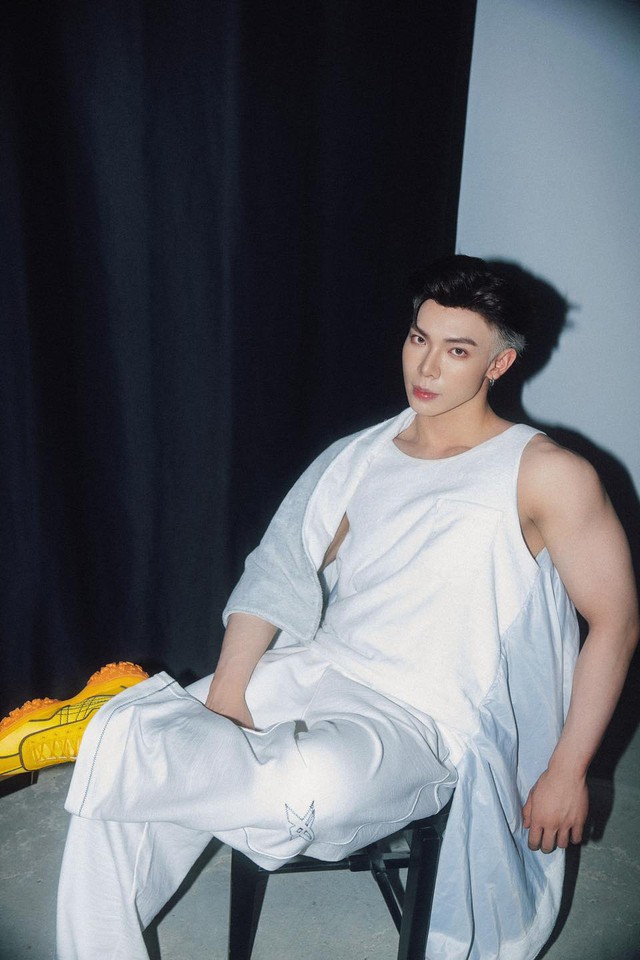 Erik “mất nhiệt” và cú lội ngược dòng ngoạn mục của “hoàng tử ballad”- Ảnh 4. Erik “mất nhiệt” và cú lội ngược dòng ngoạn mục của “hoàng tử ballad”- Ảnh 4.
