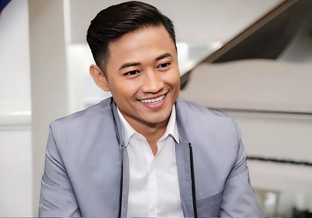 Lâm Khánh Chi bật khóc, dàn nghệ sĩ Việt và khán giả ngậm ngùi tiễn đưa Quý Bình về nơi an nghỉ cuối cùng- Ảnh 9. Lâm Khánh Chi bật khóc, dàn nghệ sĩ Việt và khán giả ngậm ngùi tiễn đưa Quý Bình về nơi an nghỉ cuối cùng- Ảnh 9.