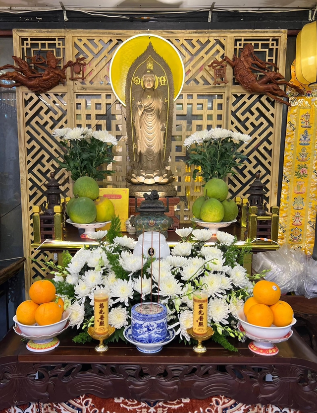 Lâm Khánh Chi bật khóc, dàn nghệ sĩ Việt và khán giả ngậm ngùi tiễn đưa Quý Bình về nơi an nghỉ cuối cùng- Ảnh 1. Lâm Khánh Chi bật khóc, dàn nghệ sĩ Việt và khán giả ngậm ngùi tiễn đưa Quý Bình về nơi an nghỉ cuối cùng- Ảnh 1.