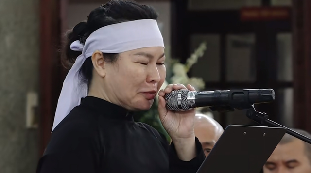 Lâm Khánh Chi bật khóc, dàn nghệ sĩ Việt và khán giả ngậm ngùi tiễn đưa Quý Bình về nơi an nghỉ cuối cùng- Ảnh 8. Lâm Khánh Chi bật khóc, dàn nghệ sĩ Việt và khán giả ngậm ngùi tiễn đưa Quý Bình về nơi an nghỉ cuối cùng- Ảnh 8.