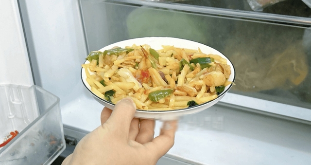 Mẹ đảm Hà Nội chỉ ra 5 lỗi ngớ ngẩn khiến tủ lạnh càng ngày càng "ngốn điện"- Ảnh 4.