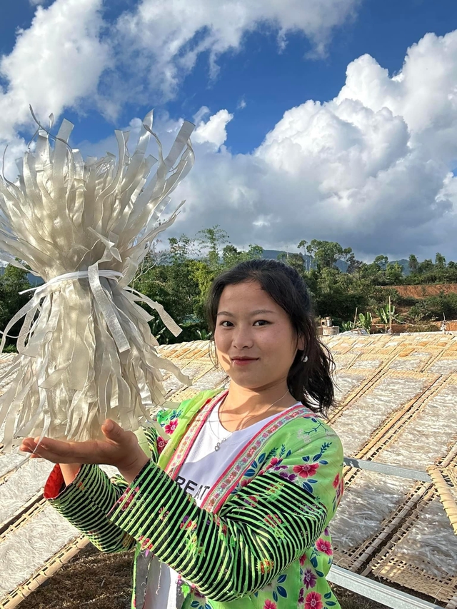 Chuyện gì đã xảy ra khiến Sùng Bầu đột ngột dừng nhận tiền gửi tài khoản cá nhân để nấu ăn cho trẻ vùng cao?- Ảnh 1.