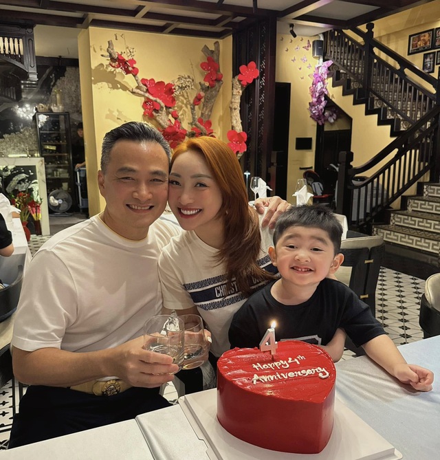 Clip đậm mùi tiền của vợ sao nam Vbiz : Lóa mắt vì toàn xe sang, vóc dáng giảm 15kg sau sinh mới đáng bàn- Ảnh 8. Clip đậm mùi tiền của vợ sao nam Vbiz : Lóa mắt vì toàn xe sang, vóc dáng giảm 15kg sau sinh mới đáng bàn- Ảnh 8.