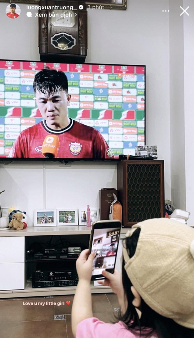 Ái nữ nhà Xuân Trường và vợ giám đốc hiếm hoi lộ diện, gương mặt thế nào mà dân tình khen giống hệt mẹ- Ảnh 2. Ái nữ nhà Xuân Trường và vợ giám đốc hiếm hoi lộ diện, gương mặt thế nào mà dân tình khen giống hệt mẹ- Ảnh 2.
