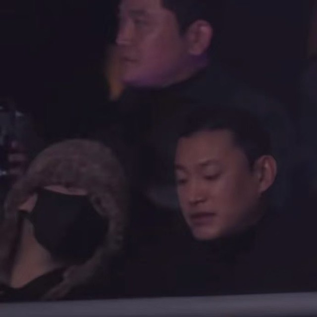 Đại hội Kbiz ở concert nhóm đại mỹ nhân: G-Dragon bị "dí" làm 1 điều, Jung Kook - Kim Ji Won gây chú ý- Ảnh 9.
