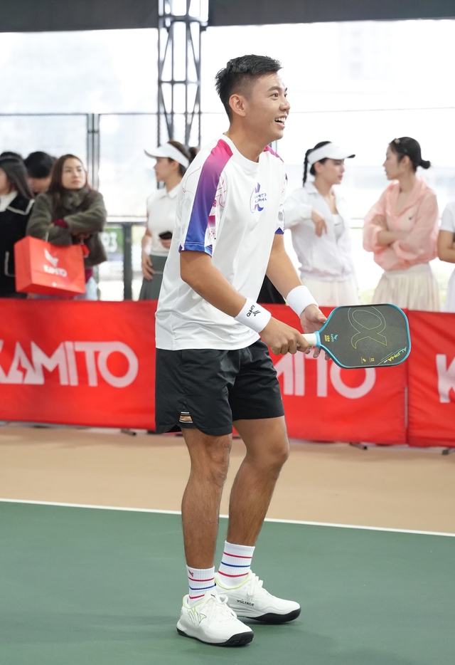 Visual "đỉnh nóc kịch trần" của Lý Hoàng Nam trong ngày đối đầu với tay vợt pickleball top 1 U17 thế giới- Ảnh 1.