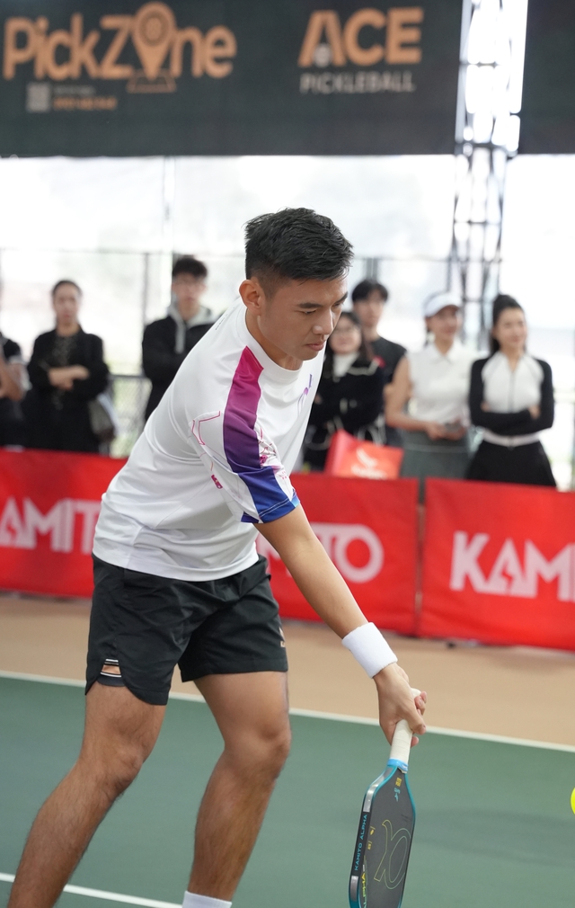 Visual "đỉnh nóc kịch trần" của Lý Hoàng Nam trong ngày đối đầu với tay vợt pickleball top 1 U17 thế giới- Ảnh 2.