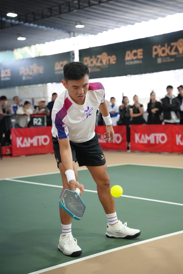 Visual "đỉnh nóc kịch trần" của Lý Hoàng Nam trong ngày đối đầu với tay vợt pickleball top 1 U17 thế giới- Ảnh 3.