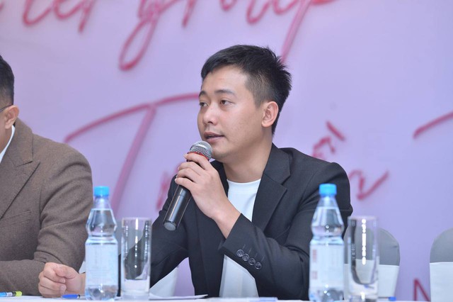 Quang Linh Vlogs trở lại châu Phi nhưng vẫn sẽ kiếm bộn tiền ở Việt Nam bằng cách này!- Ảnh 1. Quang Linh Vlogs trở lại châu Phi nhưng vẫn sẽ kiếm bộn tiền ở Việt Nam bằng cách này!- Ảnh 1.