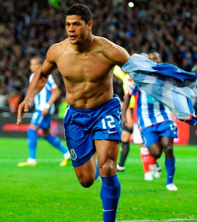 Top 5 cầu thủ sở hữu bắp đùi "khủng nhất": Ronaldo đứng thứ 2, cái tên đứng đầu chân to bằng eo người thường- Ảnh 3.
