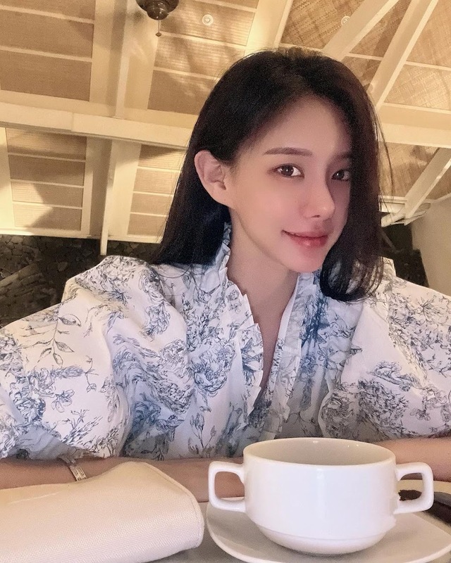 Màn lột xác "bỏng mắt" của nữ ca sĩ đi tù vì ngoại tình với ông hoàng showbiz Lee Byung Hun- Ảnh 3.