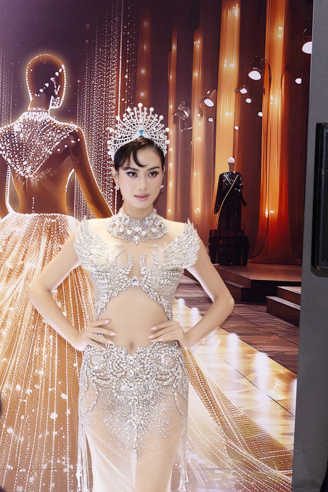 Bất ngờ chưa: Hoa hậu Thanh Thủy bị "dìm hàng" vì mái tóc giả trân, Quế Anh lại ghi điểm tuyệt đối khi đọ sắc- Ảnh 10.