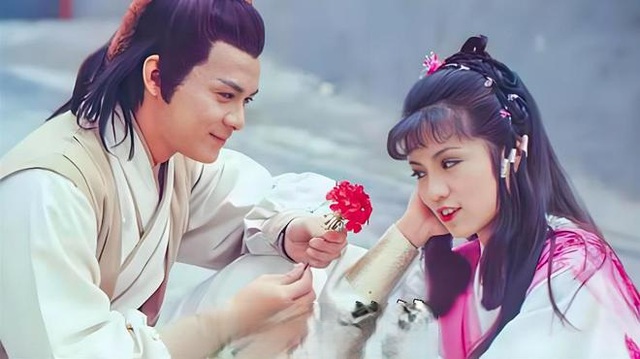 Sao nam khóc lớn trong tang lễ “Hoàng Dung đẹp nhất”, có 1 hành động lặp lại suốt 4 thập kỷ- Ảnh 2. Sao nam khóc lớn trong tang lễ “Hoàng Dung đẹp nhất”, có 1 hành động lặp lại suốt 4 thập kỷ- Ảnh 2.