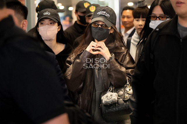 Vì sao không có fan ra đón Jisoo (BLACKPINK) tại sân bay Nội Bài?- Ảnh 2.
