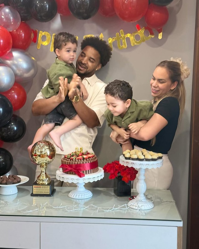 Lộ nhan sắc thật không make-up của vợ Xuân Son, một khoảnh khắc hé lộ tình cảm vợ chồng của chàng cầu thủ- Ảnh 1. Lộ nhan sắc thật không make-up của vợ Xuân Son, một khoảnh khắc hé lộ tình cảm vợ chồng của chàng cầu thủ- Ảnh 1.